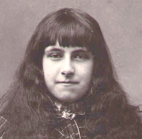 Photo of photos/Evelyn Perkins b1889 portrait_crop